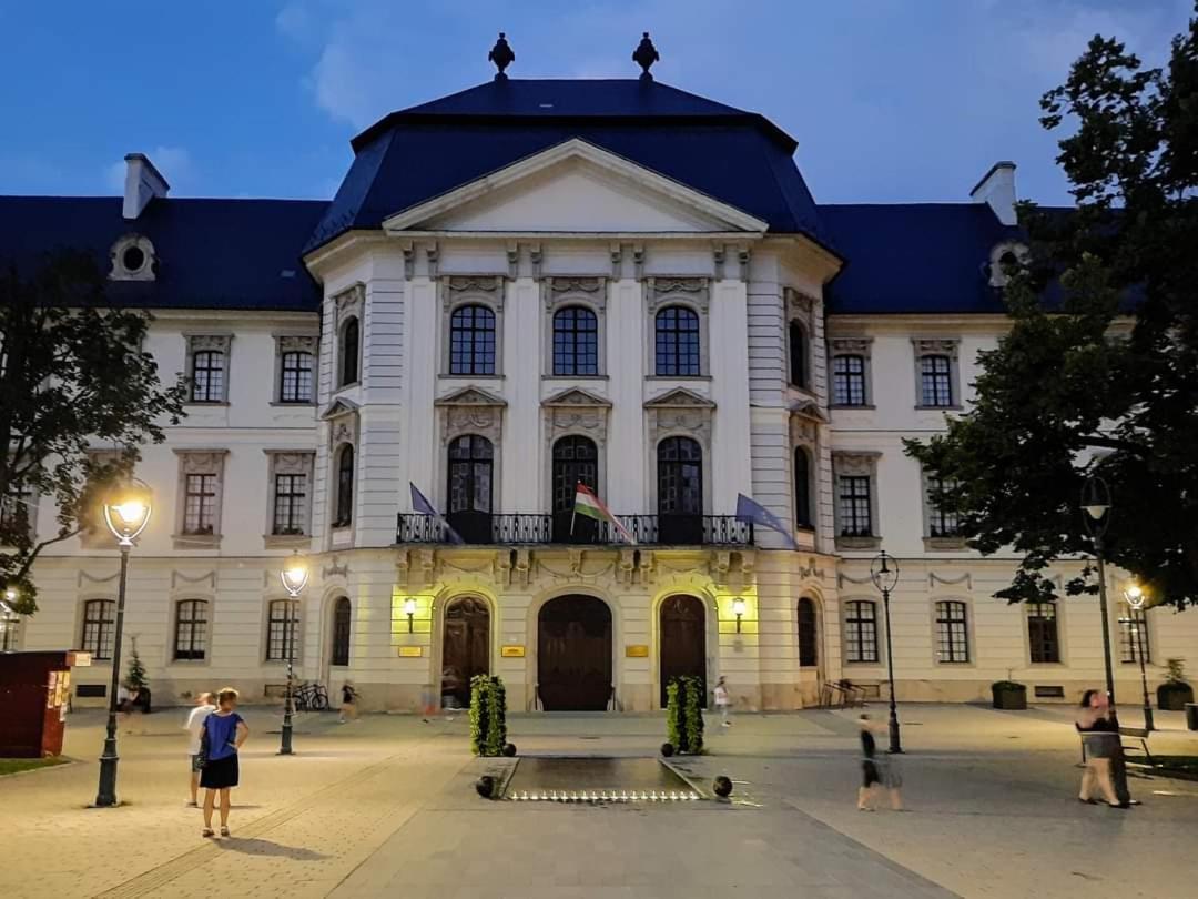 Napfuerdo Apartman Appartement Eger Buitenkant foto